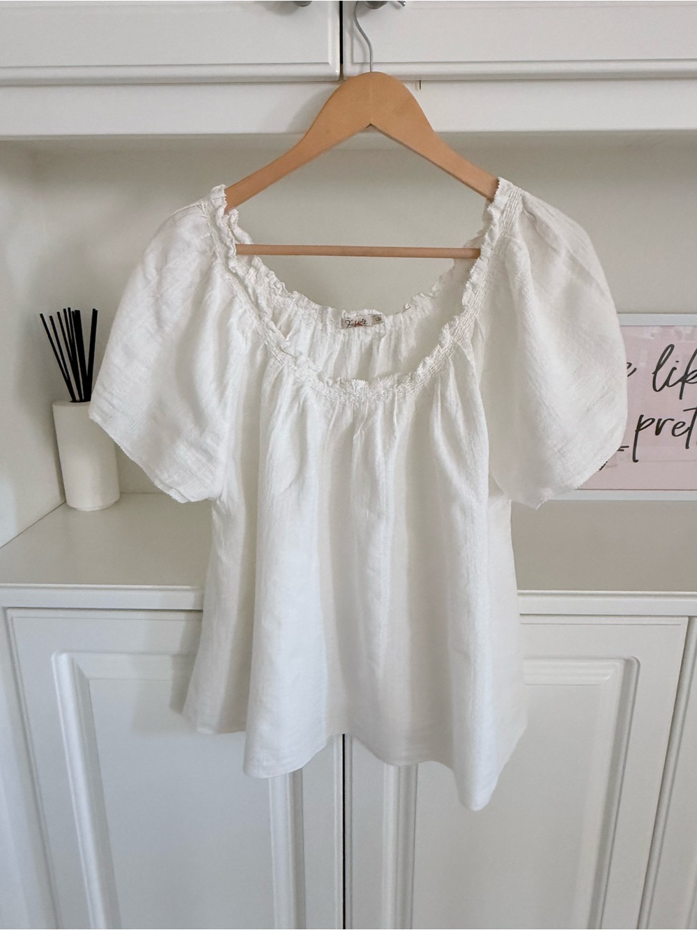Faherty Ivory Ruffled Scoop-Neck Puff Sleeve Top